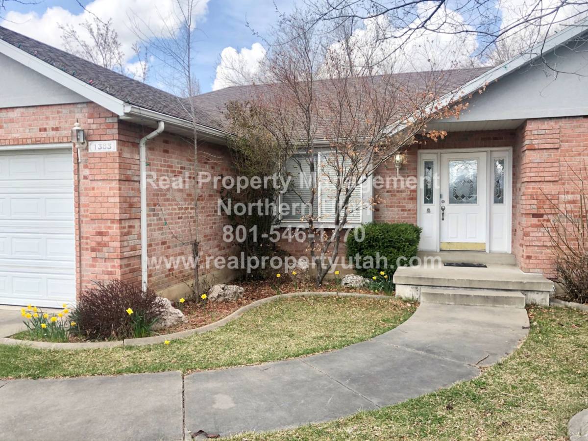 House for rent at 1383 Indian Springs Circle, Layton, UT 84040