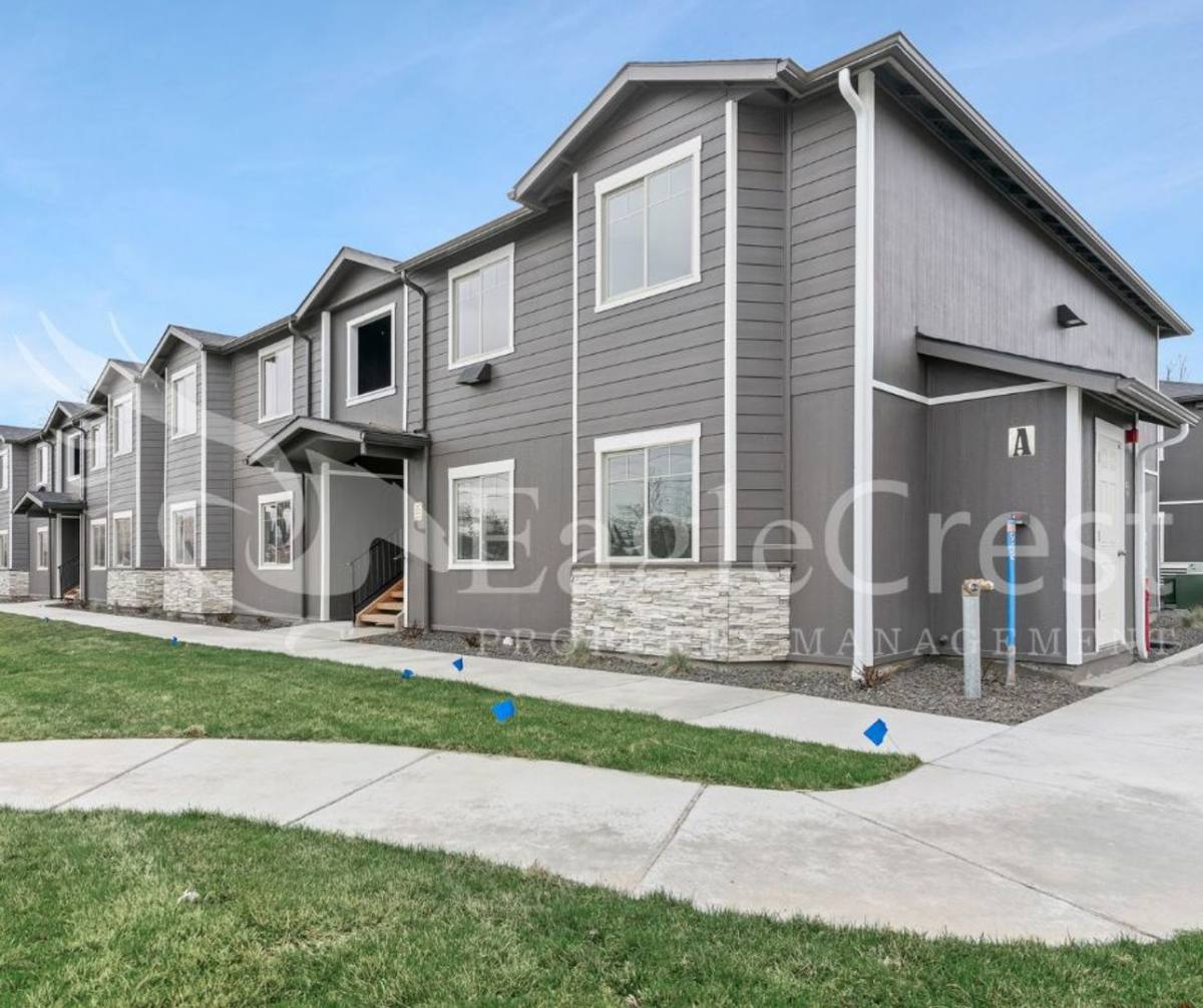Apartment for rent at 942 NE Spitzenburg St, College Place, WA 99324