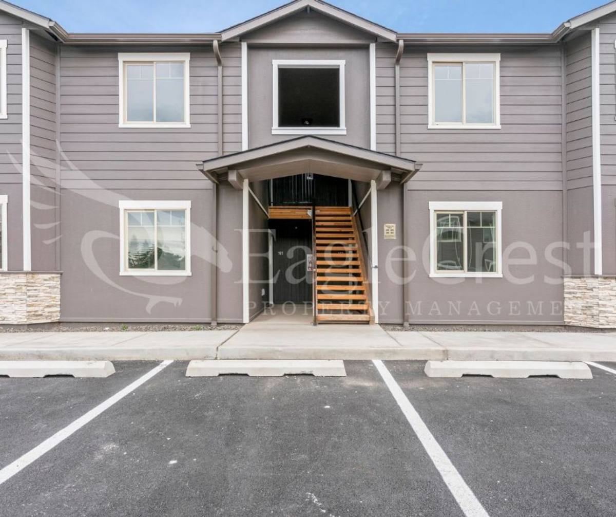 Apartment for rent at 942 NE Spitzenburg St, College Place, WA 99324
