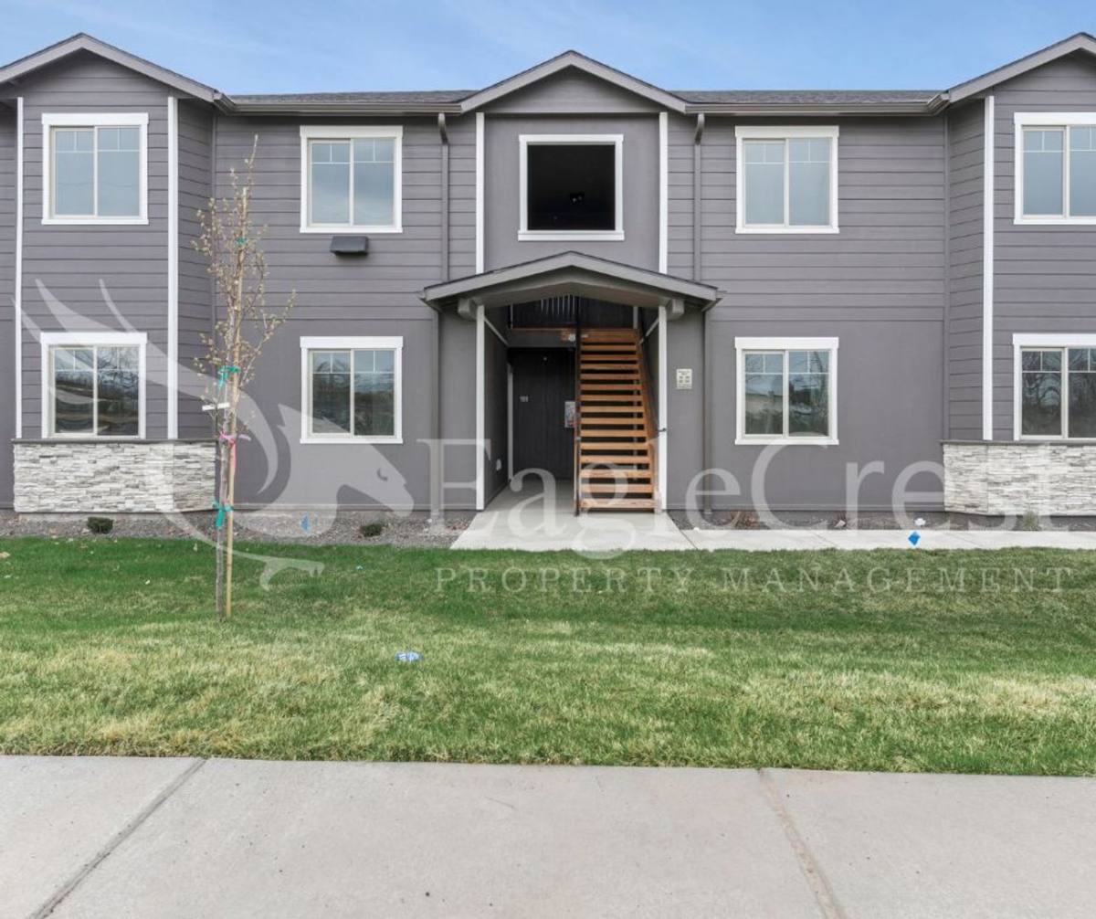 Apartment for rent at 942 NE Spitzenburg St, College Place, WA 99324