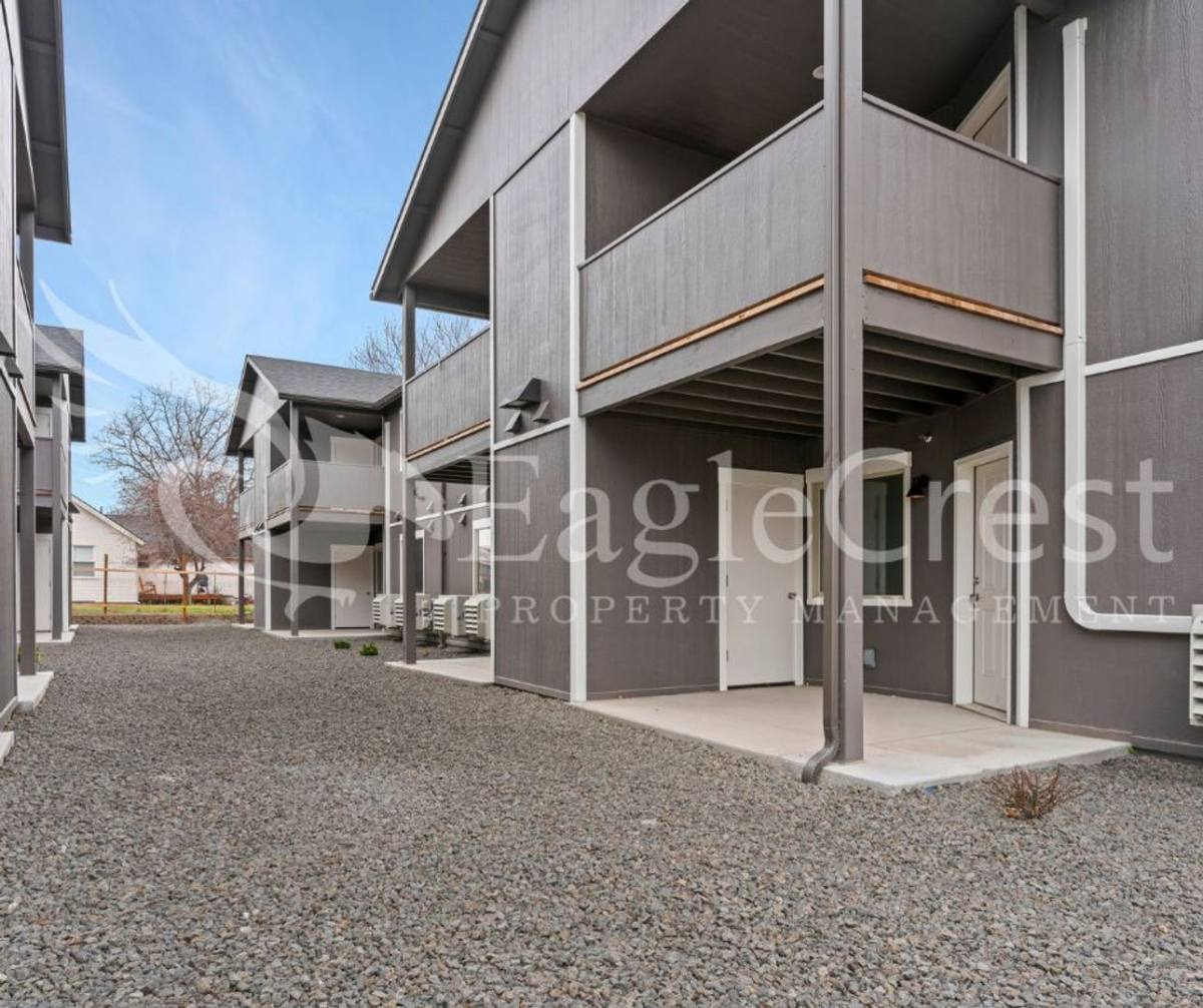 Apartment for rent at 942 NE Spitzenburg St, College Place, WA 99324