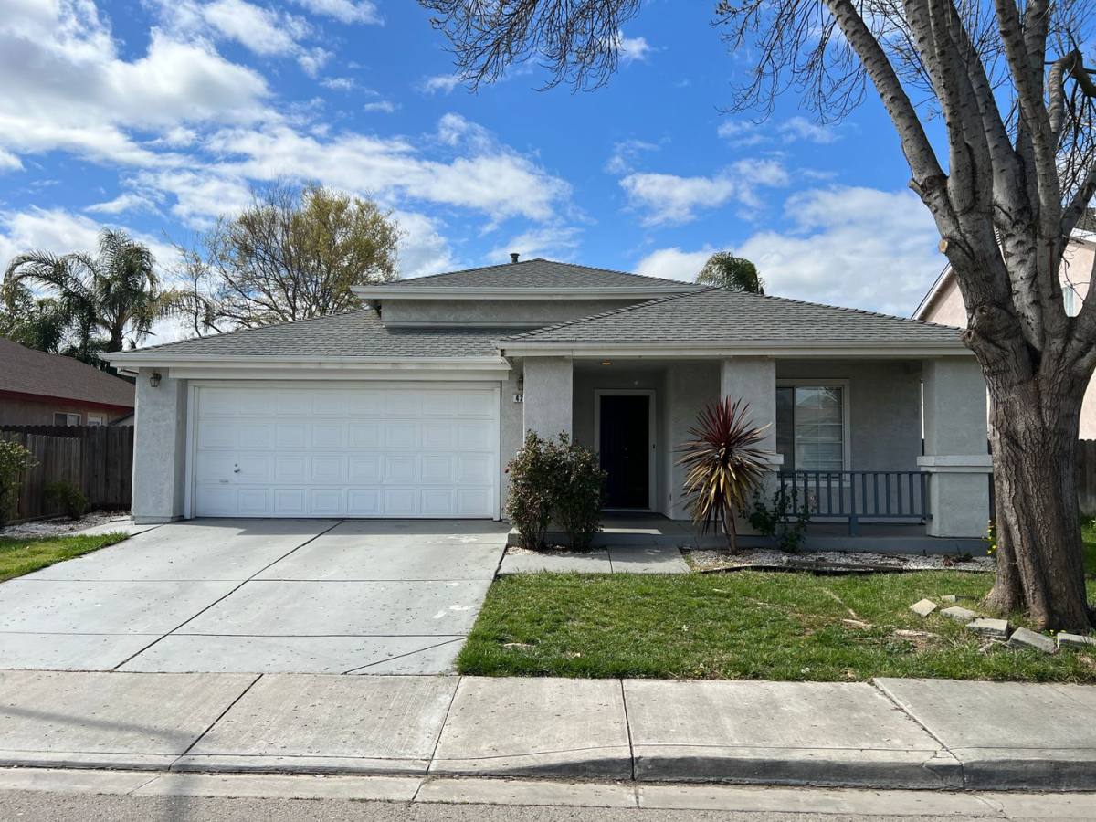 House for rent at 421 Peregrine Dr, Patterson, CA 95363