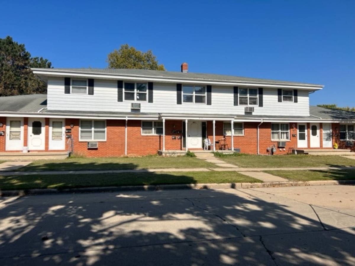 Apartment for rent at 812 W Whittier Dr, Appleton, WI 54914