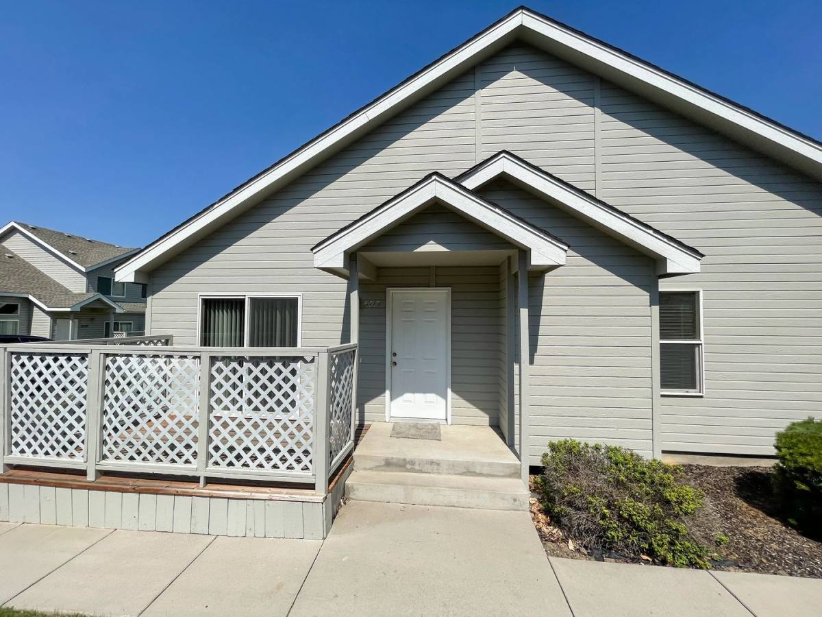 Apartment for rent at 5743-5745-5747-5749 Glenridge Way, Klamath Falls, OR 97603