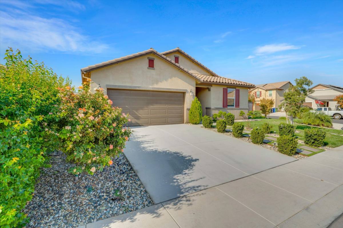 House for rent at 841 Stawell Dr, Patterson, CA 95363