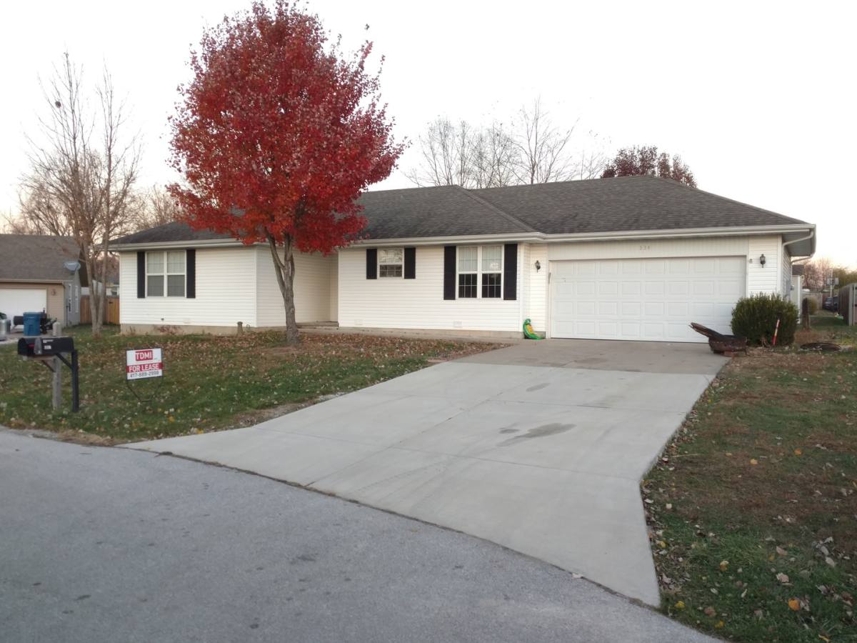 House for rent at 334 Shark Circle, Sparta, MO 65753