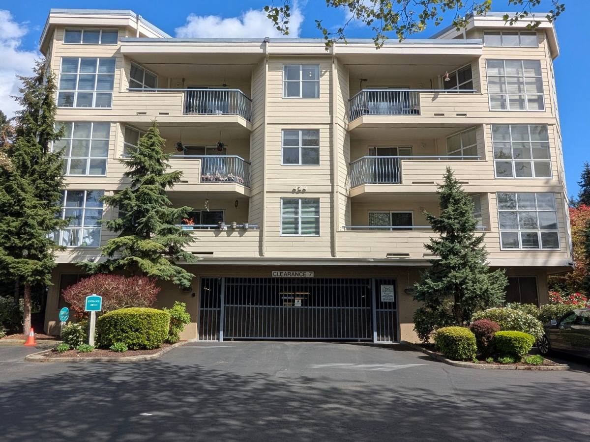Condo for rent at 424 102nd Ave SE, Bellevue, WA 98004