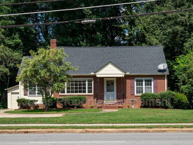 House for rent at 632 Statesville Blvd, Salisbury, NC 28144