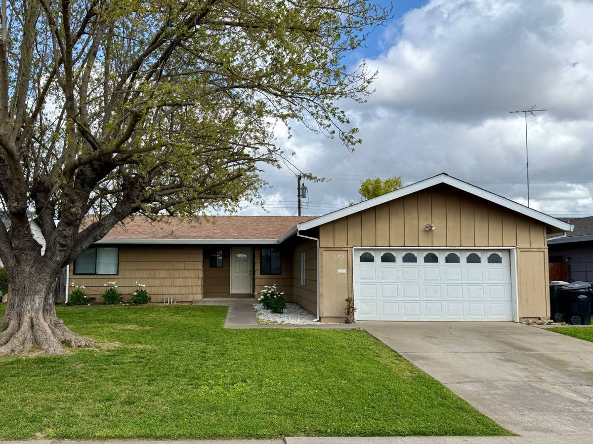 House for rent at 6709 50th St, Sacramento, CA 95823