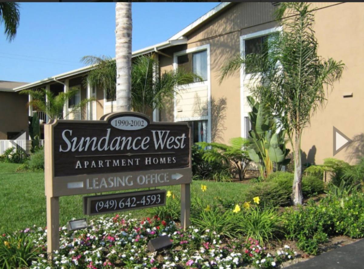 Apartment for rent at 1990-2002 Maple Ave, Costa Mesa, CA 92627