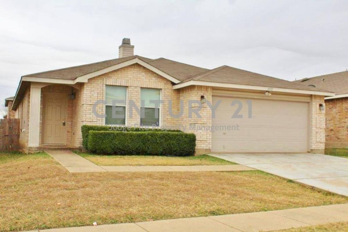 House for rent at 4021 Foxhound Lane, Fort Worth, TX 76123
