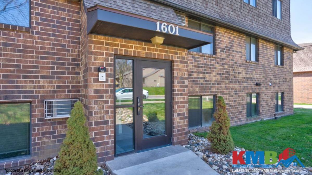 Apartment for rent at 1601 Aber Ave, Iowa City, IA 52246