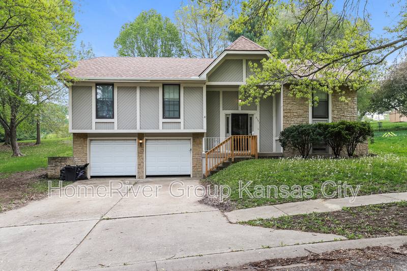 House for rent at 8301 N Virginia Ave, Kansas City, MO 64118