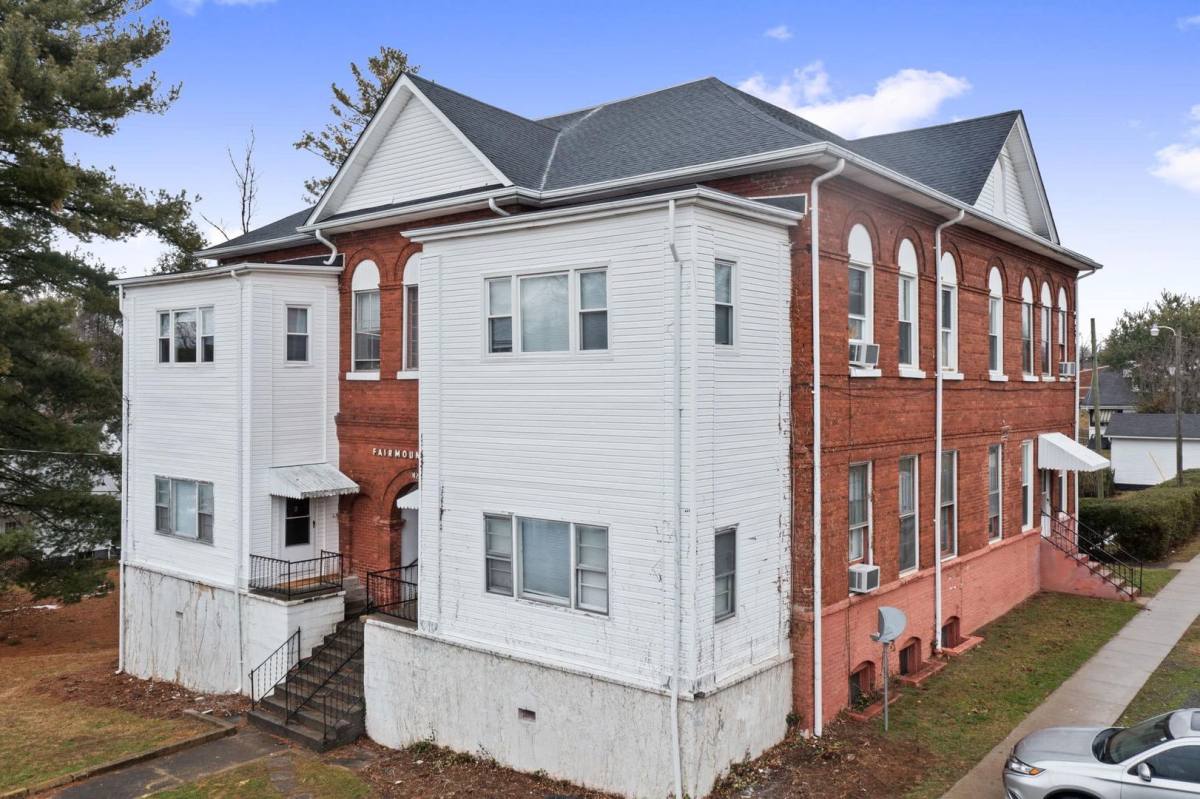 Apartment for rent at 825 Kentucky Ave, Bristol, TN 37620