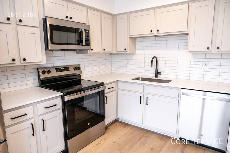 Townhouse for rent at 128 E 29th St, Kansas City, MO 64108