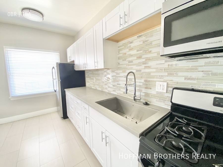 Apartment for rent at 2935 W 8th St #104A, Los Angeles, CA 90005