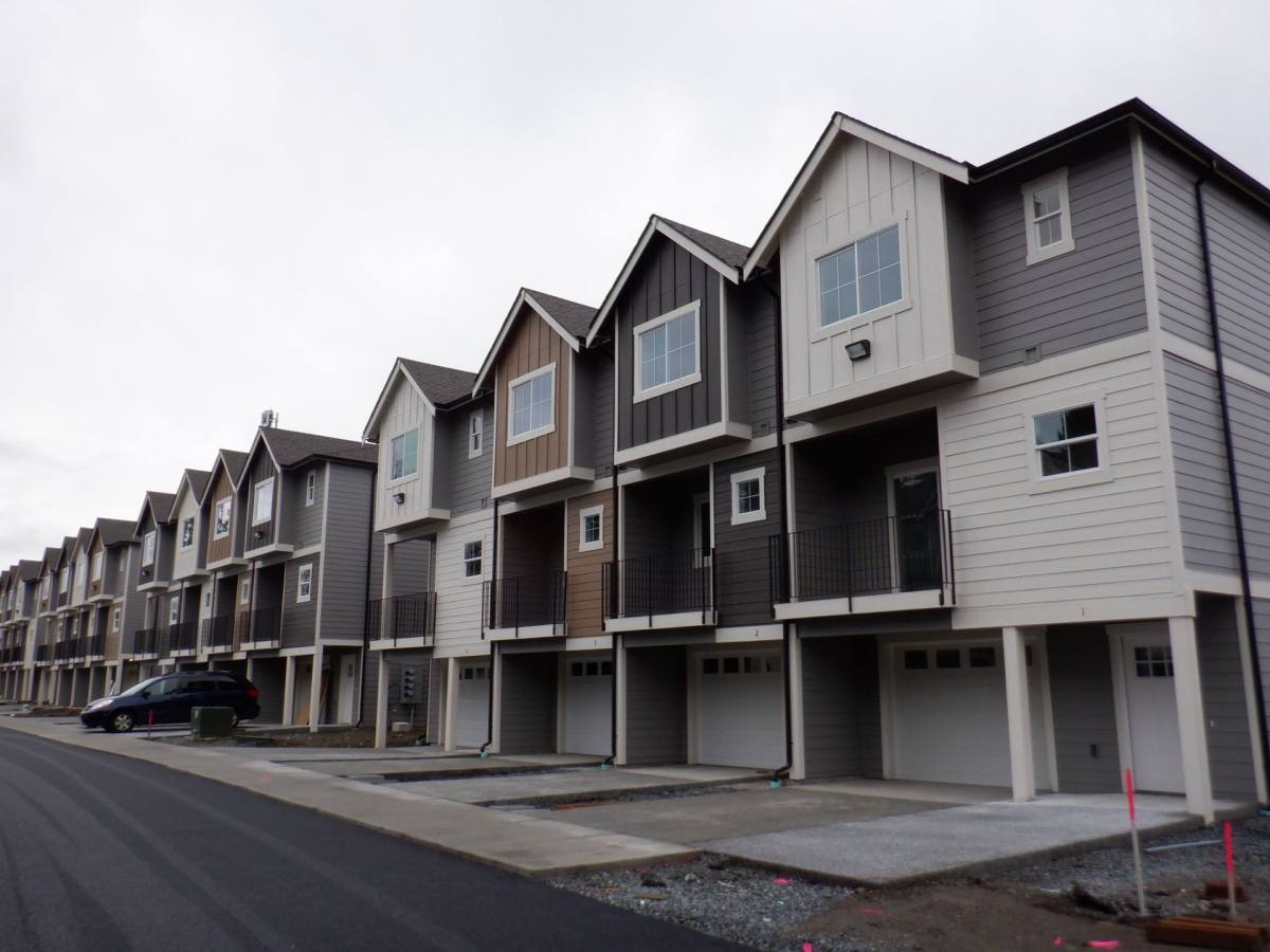 Townhouse for rent at 5221 144th St E, Tacoma, WA 98446
