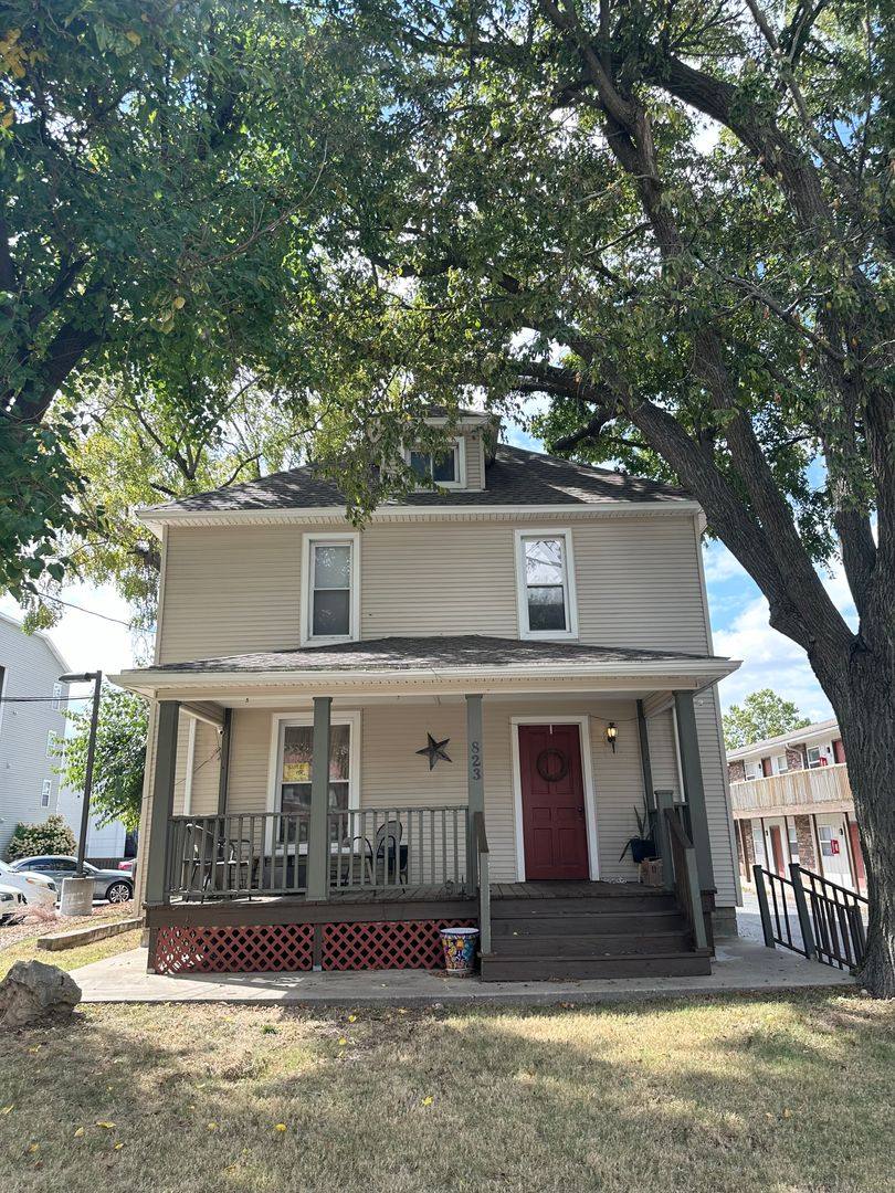 Apartment for rent at 823 S Jefferson Ave, Springfield, MO 65806