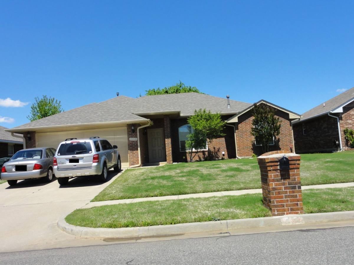 House for rent at 1629 Creekside Lane, Norman, OK 73071