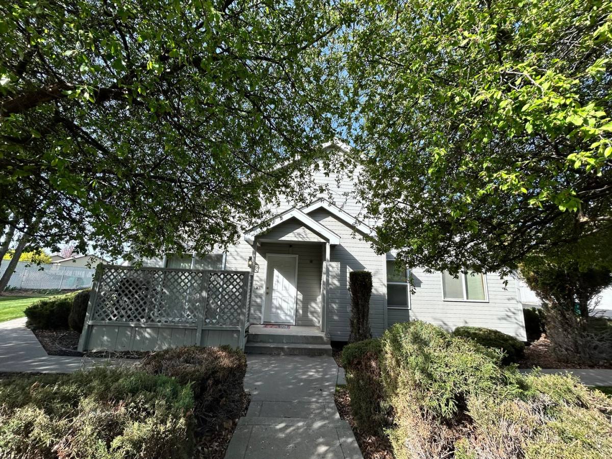 Apartment for rent at 5450-5452-5454-5456 N Hills Dr, Klamath Falls, OR 97603