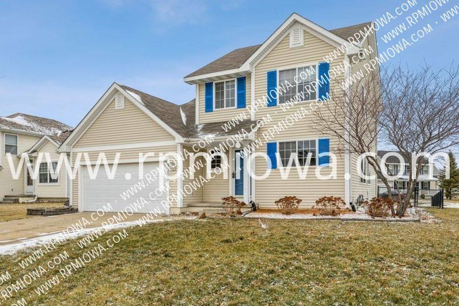 House for rent at 9315 Kingman Dr, West Des Moines, IA 50266