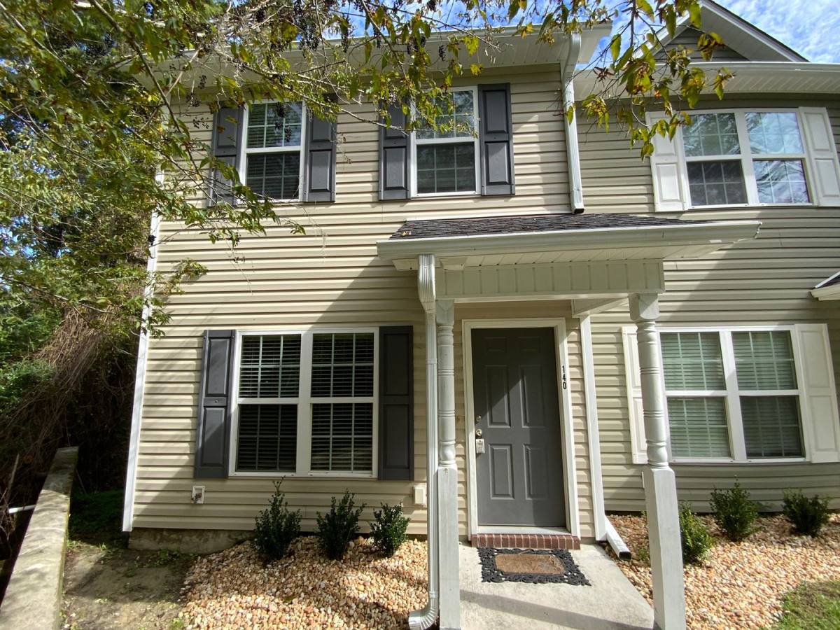 Townhouse for rent at 140 Greenford Place, Jacksonville, NC 28546