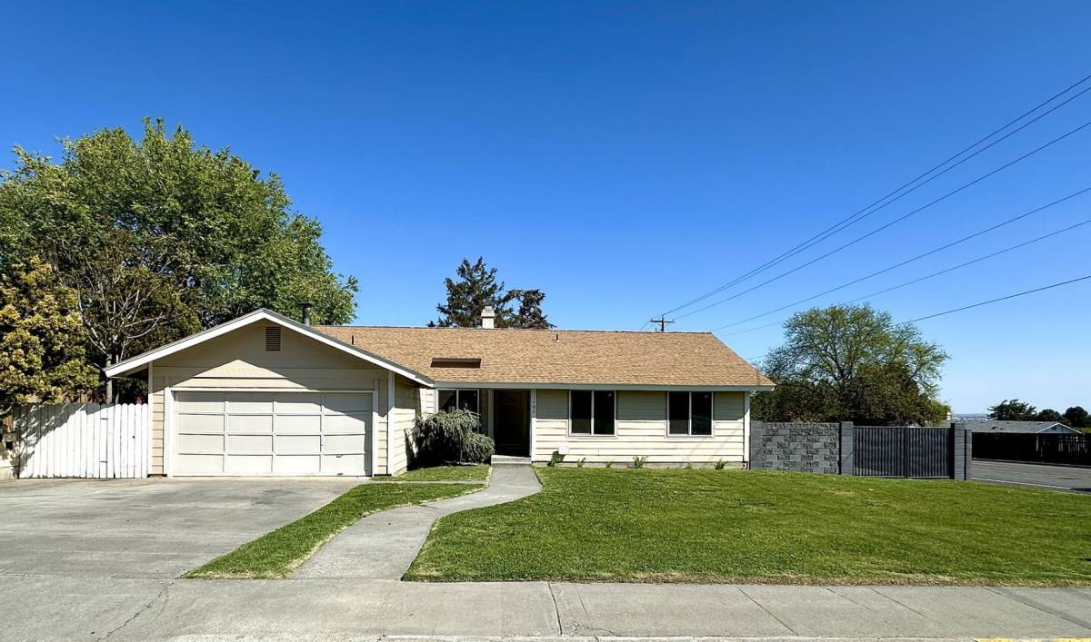 House for rent at 1402 W 16th Ave, Kennewick, WA 99337