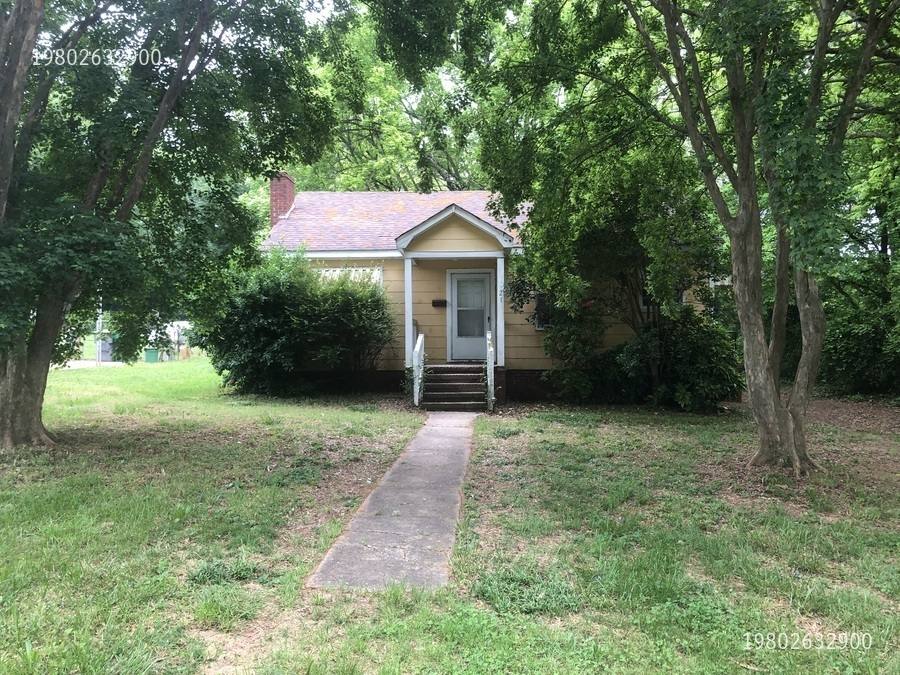 House for rent at 1121 Mona Dr, Charlotte, NC 28206