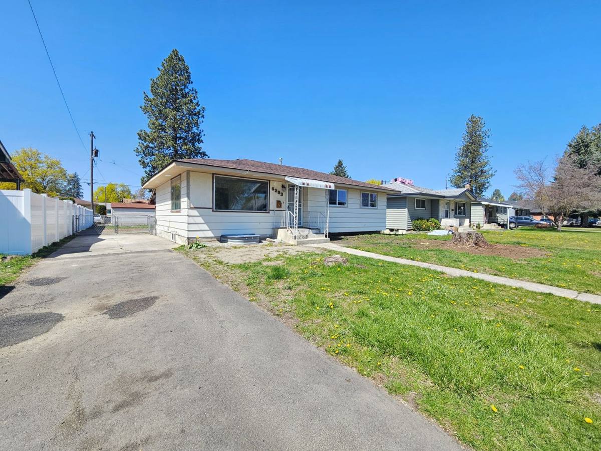 House for rent at 6203 N Whitehouse St, Spokane, WA 99205
