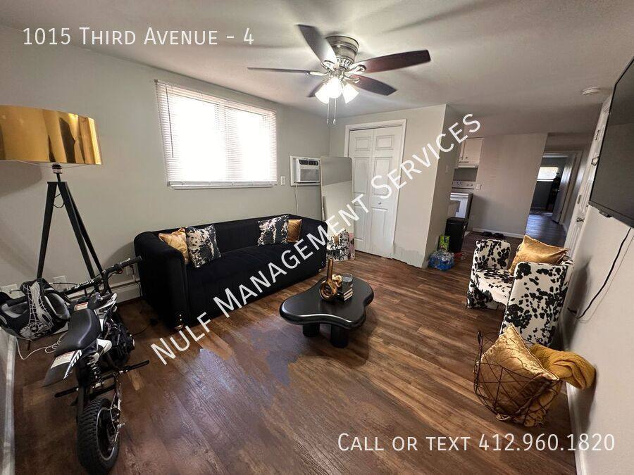 Apartment for rent at 1015 Third Ave #4, Coraopolis, PA 15108
