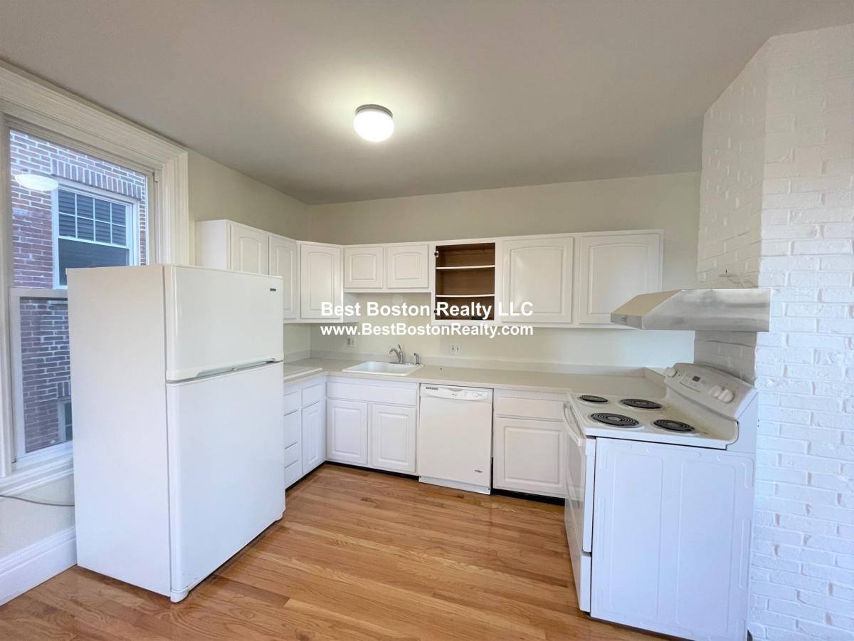 House for rent at 14 Chestnut St #4, Malden, MA 02148