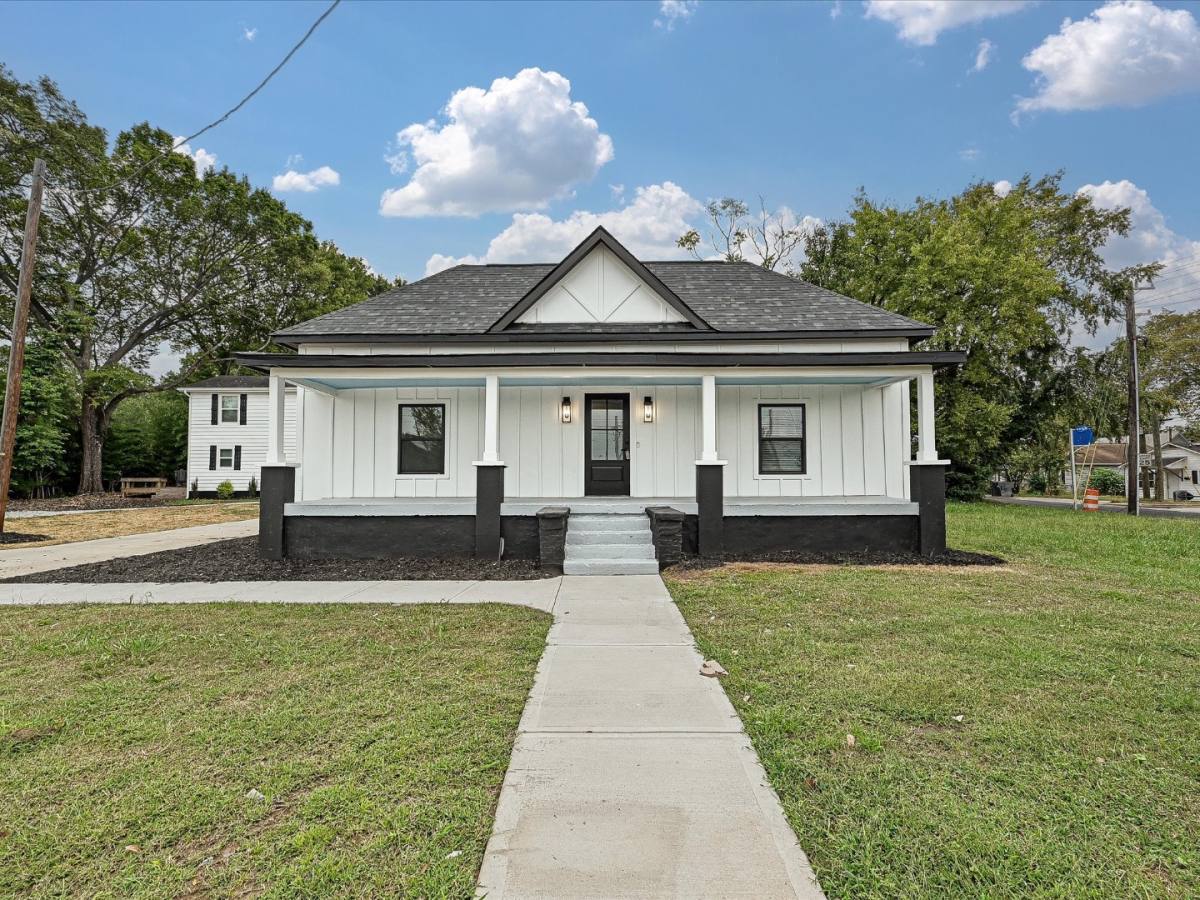 House for rent at 328 Parkwood Ave, Charlotte, NC 28206