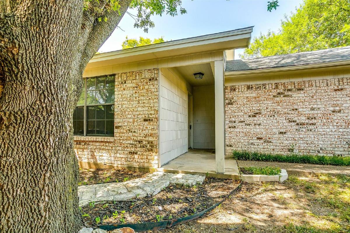 Apartment for rent at 11913 Intermont Court, Aledo, TX 76008