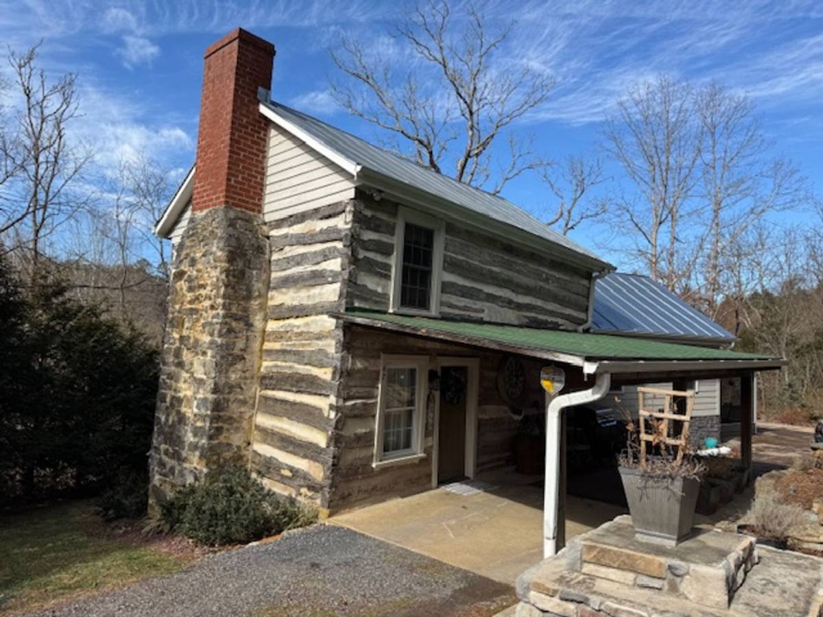 House for rent at 47 Turkey Hill Rd, Lexington, VA 24450