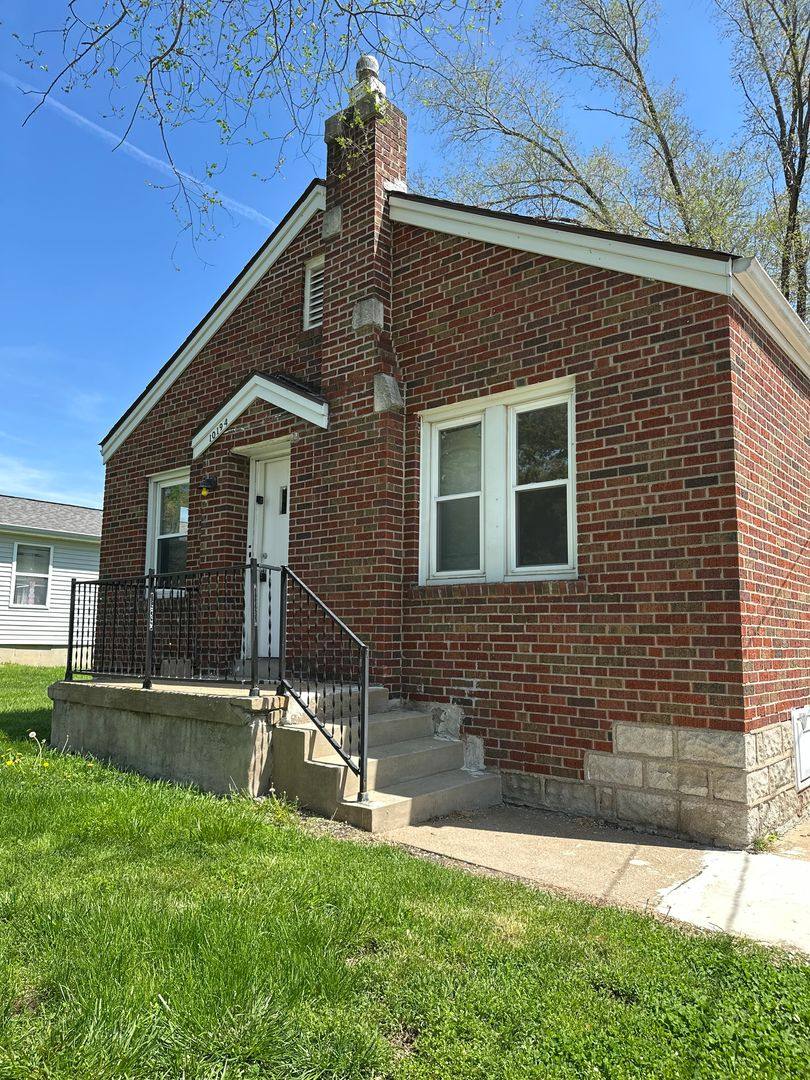 House for rent at 10194 Imperial Dr, Saint Louis, MO 63136