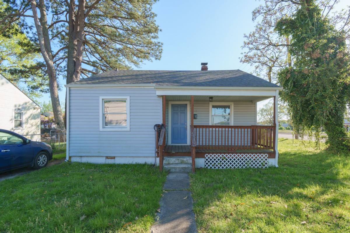 House for rent at 186 Gillis Rd, Portsmouth, VA 23702