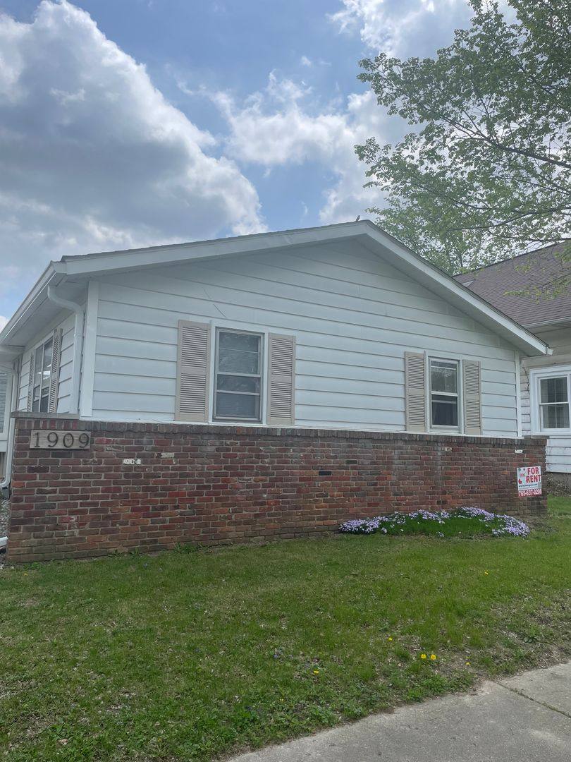 Apartment for rent at 1909-1911 Thompson St, Lafayette, IN 47904