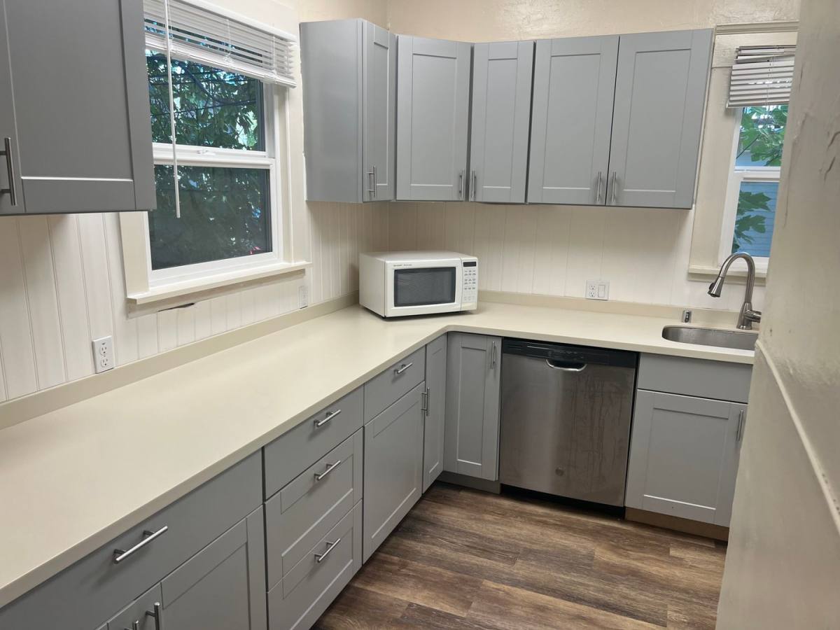 Apartment for rent at 5015 17th Ave NE, Seattle, WA 98105