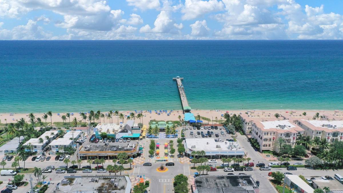 Apartment for rent at 4246 & 4300 Seagrape Dr, Fort Lauderdale, FL 33308