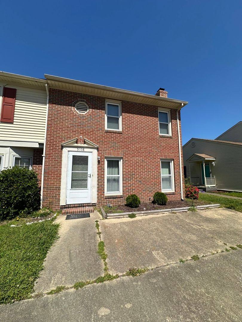Townhouse for rent at 5108 Radcliffe Circle, Portsmouth, VA 23703