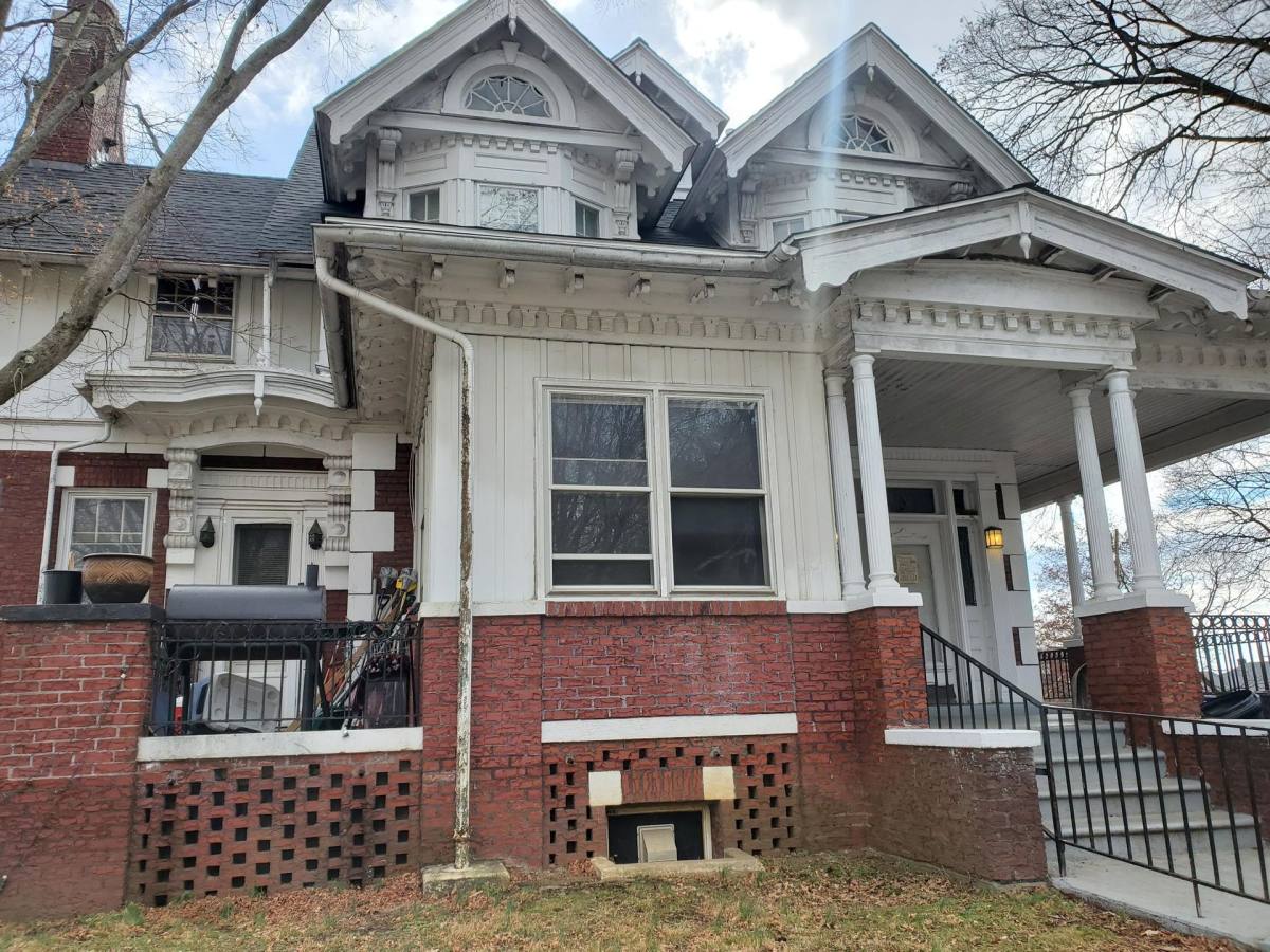 Apartment for rent at 866 Dewey Ave, Hagerstown, MD 21740
