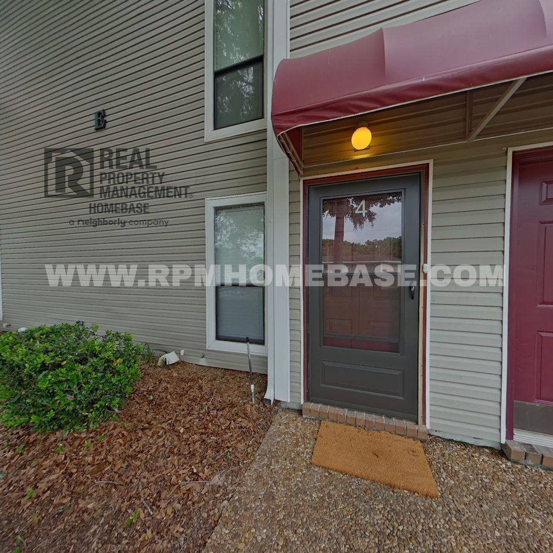 Townhouse for rent at 7171 N 9th Ave, Pensacola, FL 32504