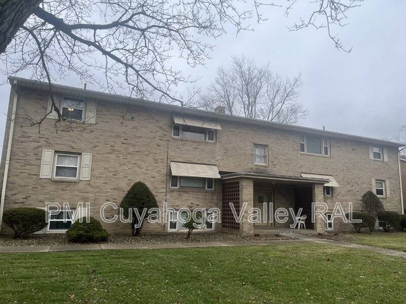 Apartment for rent at 3324 Market Ave N, Canton, OH 44714