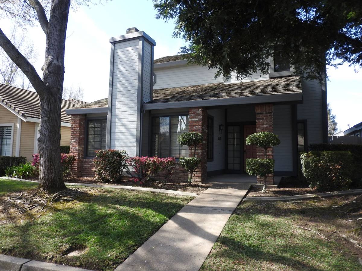 House for rent at 1617 Woodhill Dr, Roseville, CA 95661