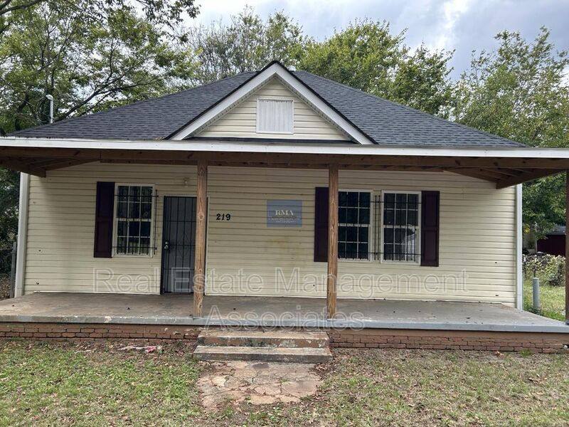 House for rent at 219 N 8th St, Griffin, GA 30223