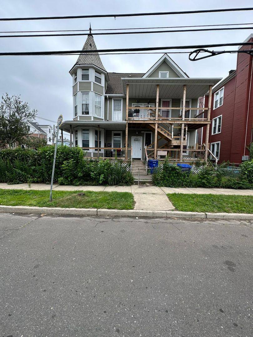 Apartment for rent at 327 Broad St, Bridgeport, CT 06604