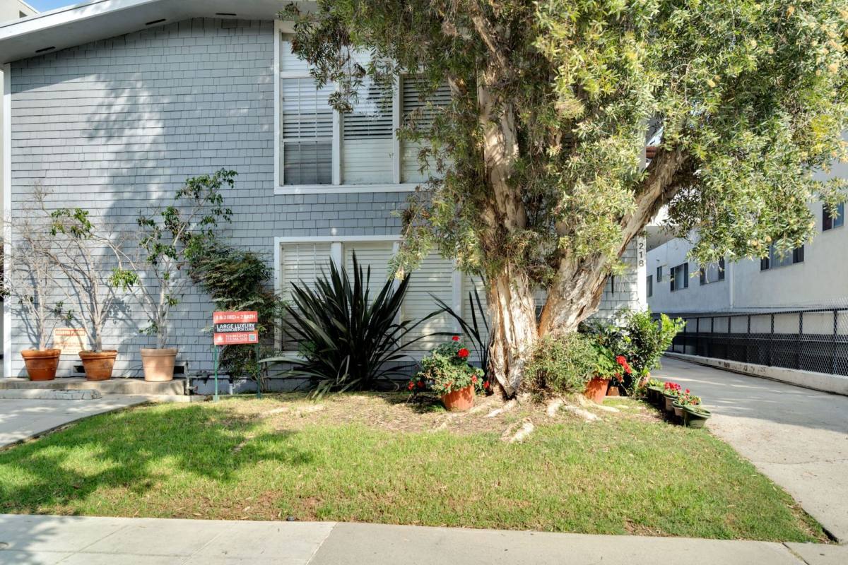 Apartment for rent at 218 S Gale Dr, Beverly Hills, CA 90211
