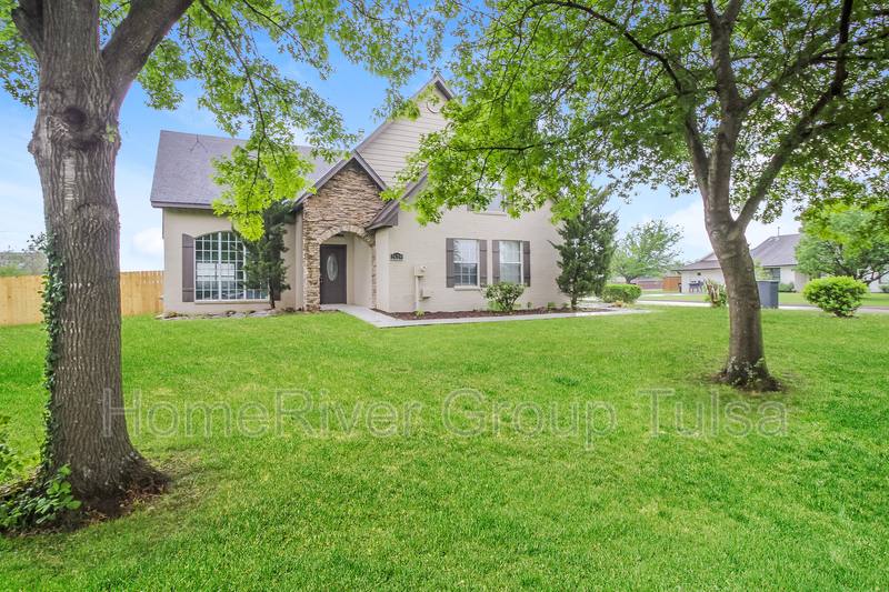 House for rent at 2624 E 140th Place S, Bixby, OK 74008
