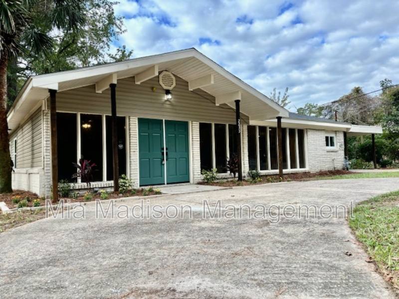 House for rent at 2233 E Derenne Ave, Savannah, GA 31406
