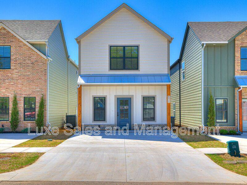Townhouse for rent at 604 W 2nd St #100, Bethany, OK 73008